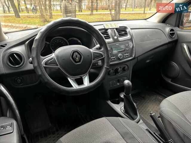 Красный Рено Сандеро, объемом двигателя 1 л и пробегом 43 тыс. км за 9880 $, фото 15 на Automoto.ua