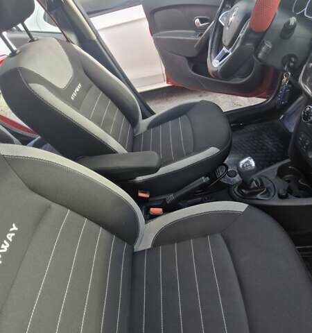 Красный Рено Сандеро, объемом двигателя 0.9 л и пробегом 108 тыс. км за 11500 $, фото 5 на Automoto.ua