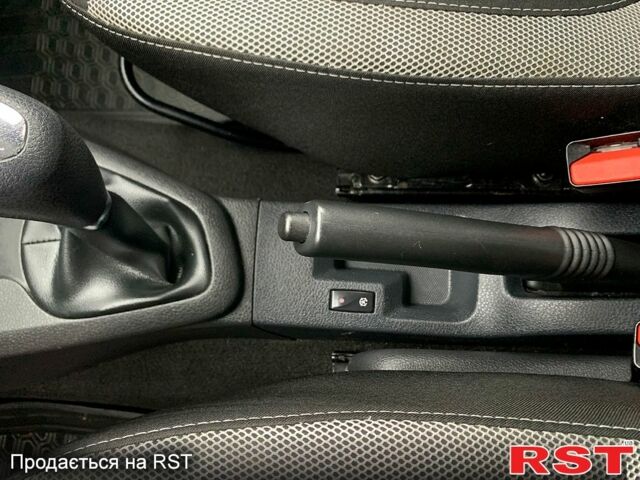 Червоний Рено Сандеро, об'ємом двигуна 0.9 л та пробігом 100 тис. км за 11000 $, фото 5 на Automoto.ua