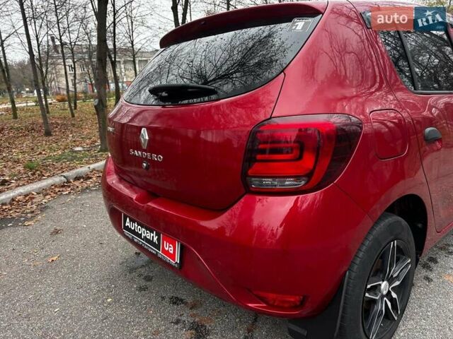 Красный Рено Сандеро, объемом двигателя 1 л и пробегом 43 тыс. км за 9880 $, фото 9 на Automoto.ua