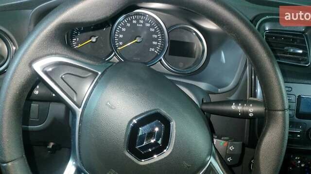 Красный Рено Сандеро, объемом двигателя 0.9 л и пробегом 48 тыс. км за 9678 $, фото 3 на Automoto.ua