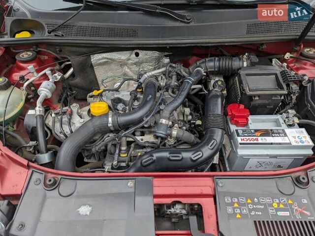 Красный Рено Сандеро, объемом двигателя 0.9 л и пробегом 18 тыс. км за 11000 $, фото 8 на Automoto.ua