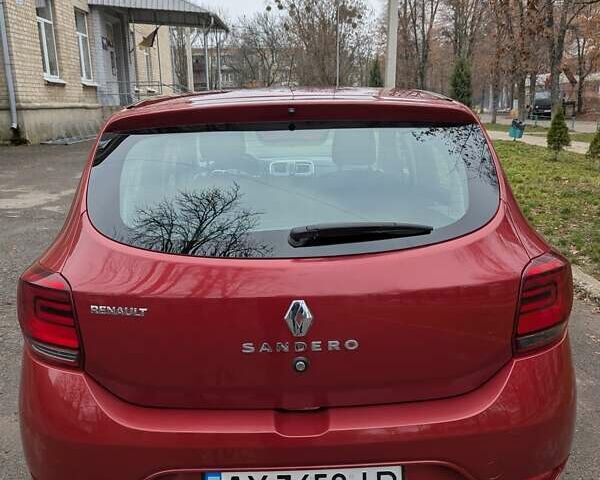 Красный Рено Сандеро, объемом двигателя 0.9 л и пробегом 18 тыс. км за 11000 $, фото 1 на Automoto.ua