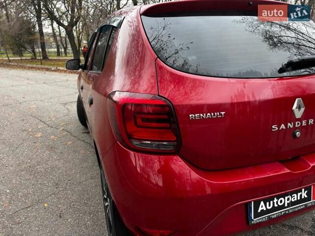 Красный Рено Сандеро, объемом двигателя 1 л и пробегом 43 тыс. км за 9880 $, фото 10 на Automoto.ua