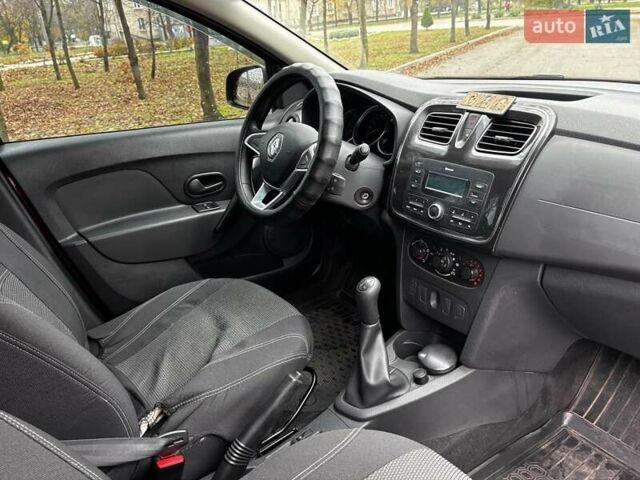 Красный Рено Сандеро, объемом двигателя 1 л и пробегом 43 тыс. км за 9880 $, фото 14 на Automoto.ua