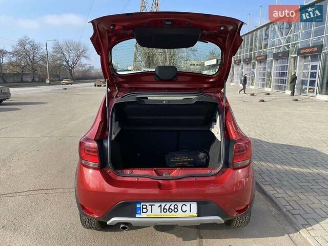 Красный Рено Сандеро, объемом двигателя 0.9 л и пробегом 47 тыс. км за 10999 $, фото 19 на Automoto.ua
