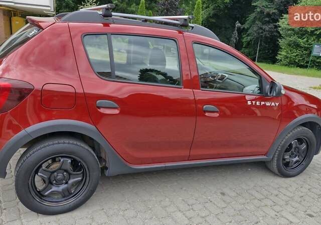 Красный Рено Сандеро, объемом двигателя 0.9 л и пробегом 108 тыс. км за 11500 $, фото 3 на Automoto.ua