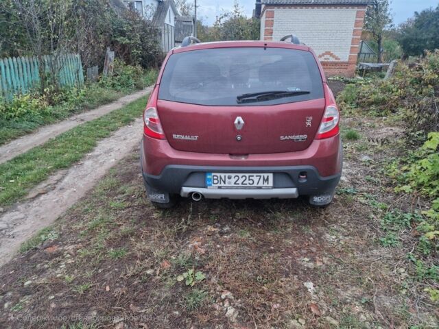 Красный Рено Сандеро, объемом двигателя 1.6 л и пробегом 97 тыс. км за 7000 $, фото 6 на Automoto.ua