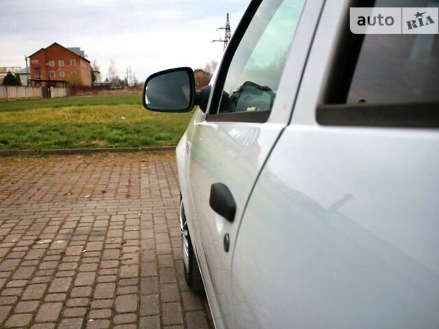 Рено Сандеро, об'ємом двигуна 1.39 л та пробігом 141 тис. км за 4249 $, фото 31 на Automoto.ua