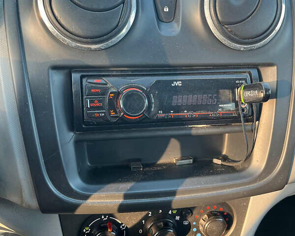 Рено Сандеро, объемом двигателя 1.2 л и пробегом 150 тыс. км за 4300 $, фото 3 на Automoto.ua