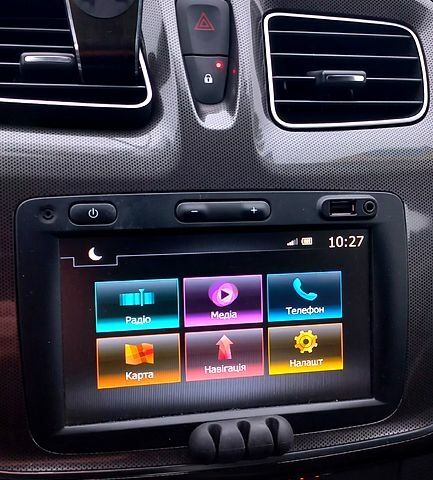 Рено Сандеро, об'ємом двигуна 0.9 л та пробігом 96 тис. км за 10400 $, фото 4 на Automoto.ua