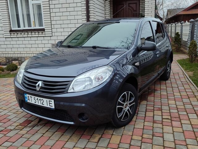 Серый Рено Сандеро, объемом двигателя 1.4 л и пробегом 120 тыс. км за 4100 $, фото 1 на Automoto.ua