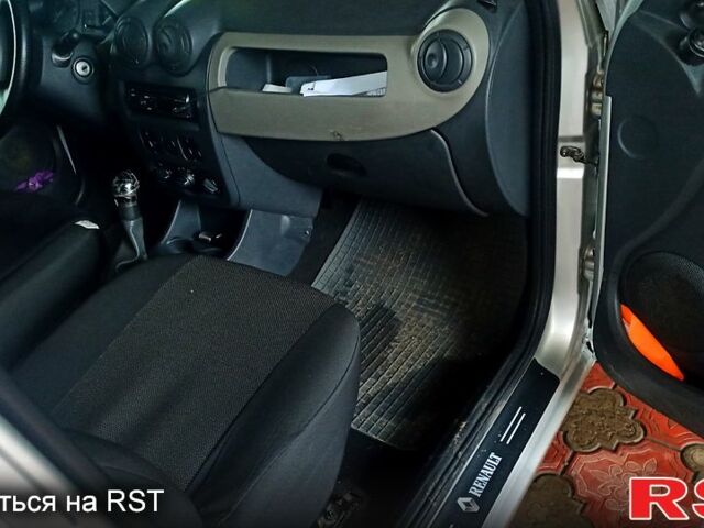 Серый Рено Сандеро, объемом двигателя 1.4 л и пробегом 232 тыс. км за 4200 $, фото 8 на Automoto.ua