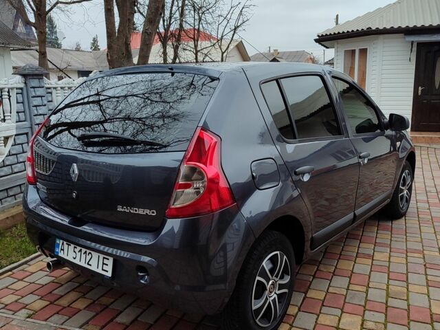 Серый Рено Сандеро, объемом двигателя 1.4 л и пробегом 120 тыс. км за 4100 $, фото 2 на Automoto.ua
