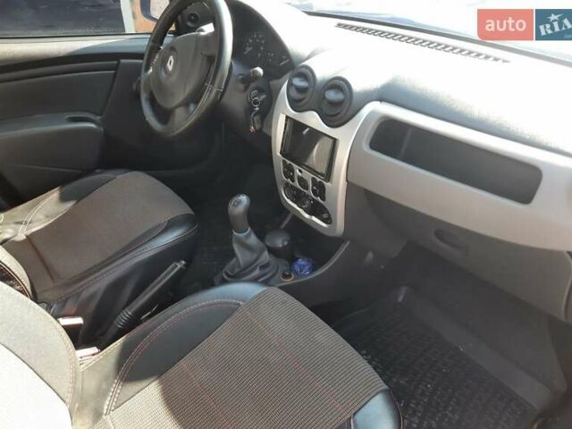 Серый Рено Сандеро, объемом двигателя 1.39 л и пробегом 175 тыс. км за 4600 $, фото 3 на Automoto.ua