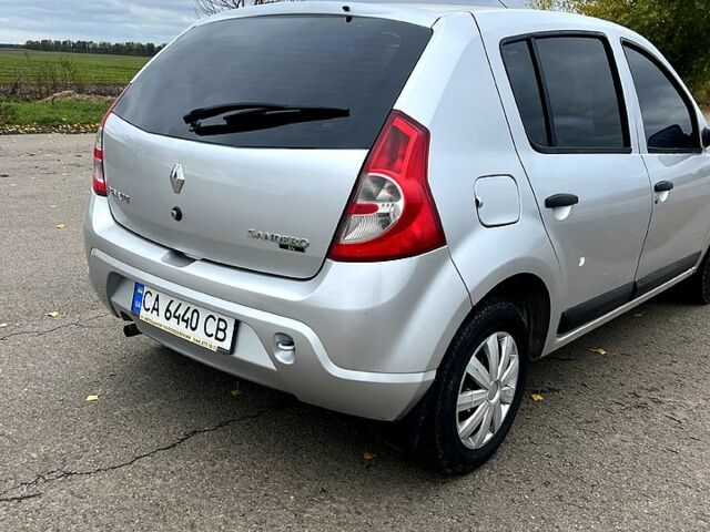 Рено Сандеро 2009 у Умани на Automoto.ua Сірий Рено Сандеро, об'ємом двигуна 1.4 л та пробігом 160 тис. км за 4500 $, фото 4 на Automoto.ua