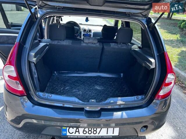 Серый Рено Сандеро, объемом двигателя 1.6 л и пробегом 88 тыс. км за 6200 $, фото 17 на Automoto.ua