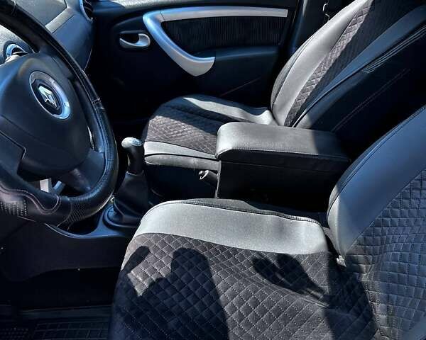 Серый Рено Сандеро, объемом двигателя 1.6 л и пробегом 88 тыс. км за 6200 $, фото 10 на Automoto.ua