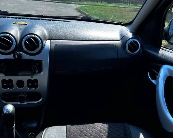 Серый Рено Сандеро, объемом двигателя 1.6 л и пробегом 88 тыс. км за 6200 $, фото 13 на Automoto.ua