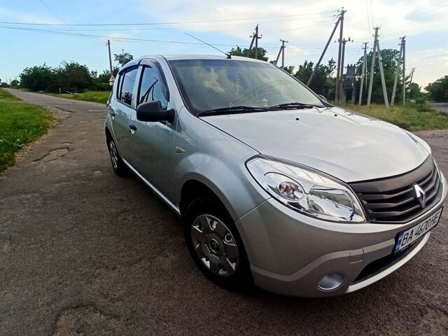 Серый Рено Сандеро, объемом двигателя 1.4 л и пробегом 232 тыс. км за 4200 $, фото 2 на Automoto.ua