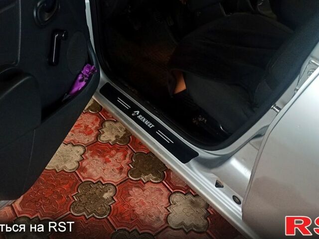 Серый Рено Сандеро, объемом двигателя 1.4 л и пробегом 232 тыс. км за 4200 $, фото 9 на Automoto.ua