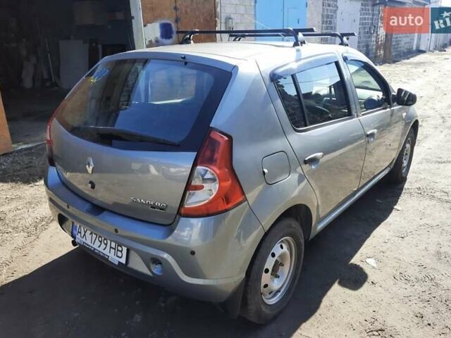 Серый Рено Сандеро, объемом двигателя 1.39 л и пробегом 175 тыс. км за 4600 $, фото 2 на Automoto.ua