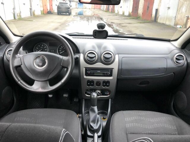 Серый Рено Сандеро, объемом двигателя 1.6 л и пробегом 125 тыс. км за 5500 $, фото 16 на Automoto.ua