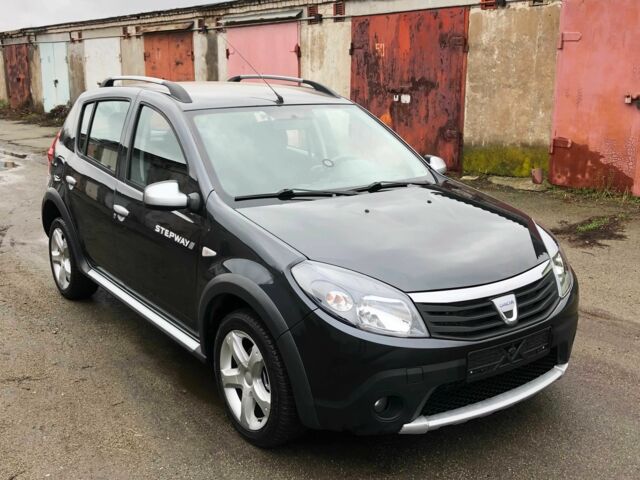 Серый Рено Сандеро, объемом двигателя 1.6 л и пробегом 125 тыс. км за 5500 $, фото 1 на Automoto.ua