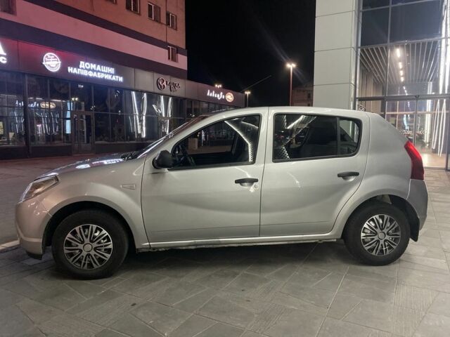 Серый Рено Сандеро, объемом двигателя 1.4 л и пробегом 312 тыс. км за 3500 $, фото 5 на Automoto.ua