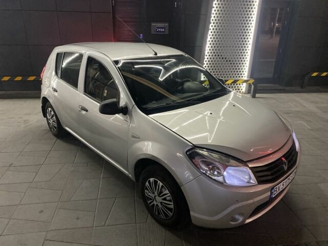 Серый Рено Сандеро, объемом двигателя 1.4 л и пробегом 312 тыс. км за 3500 $, фото 1 на Automoto.ua