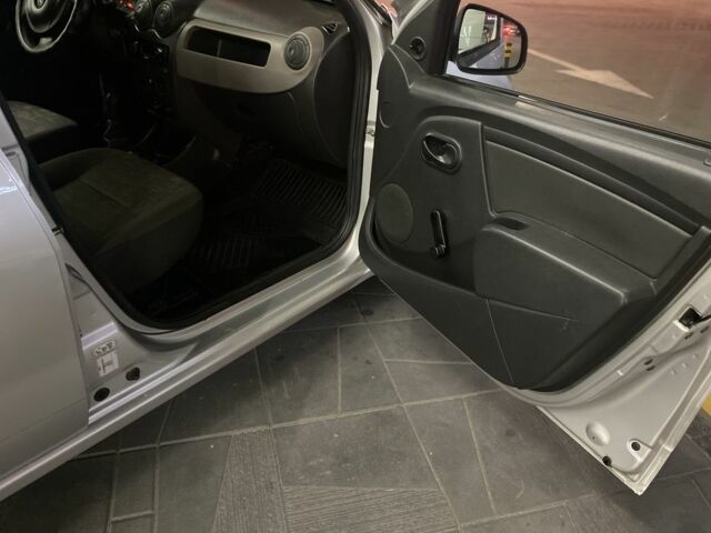 Серый Рено Сандеро, объемом двигателя 1.4 л и пробегом 312 тыс. км за 3500 $, фото 18 на Automoto.ua