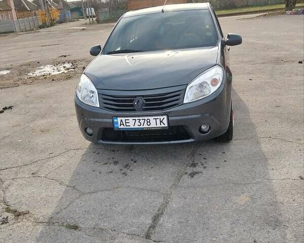 Серый Рено Сандеро, объемом двигателя 1.4 л и пробегом 190 тыс. км за 4600 $, фото 6 на Automoto.ua