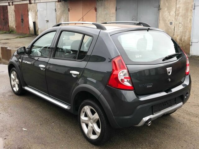 Серый Рено Сандеро, объемом двигателя 1.6 л и пробегом 125 тыс. км за 5500 $, фото 5 на Automoto.ua