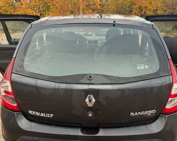Рено Сандеро 2010 в Белой Церкве на Automoto.ua Серый Рено Сандеро, объемом двигателя 1.39 л и пробегом 238 тыс. км за 4400 $, фото 2 на Automoto.ua