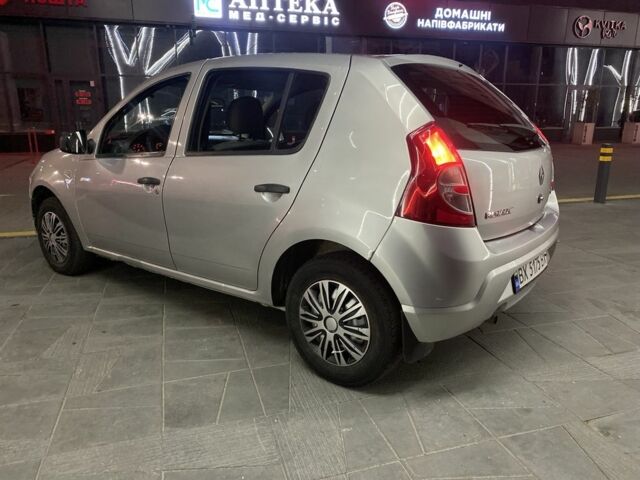 Серый Рено Сандеро, объемом двигателя 1.4 л и пробегом 312 тыс. км за 3500 $, фото 10 на Automoto.ua