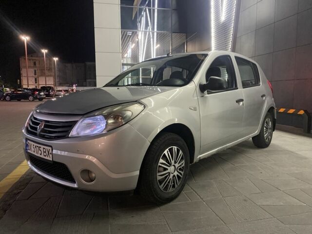 Серый Рено Сандеро, объемом двигателя 1.4 л и пробегом 312 тыс. км за 3500 $, фото 3 на Automoto.ua