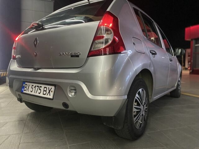 Серый Рено Сандеро, объемом двигателя 1.4 л и пробегом 312 тыс. км за 3500 $, фото 9 на Automoto.ua
