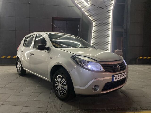 Серый Рено Сандеро, объемом двигателя 1.4 л и пробегом 312 тыс. км за 3500 $, фото 2 на Automoto.ua