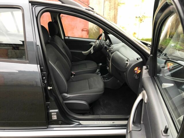 Серый Рено Сандеро, объемом двигателя 1.6 л и пробегом 125 тыс. км за 5500 $, фото 13 на Automoto.ua