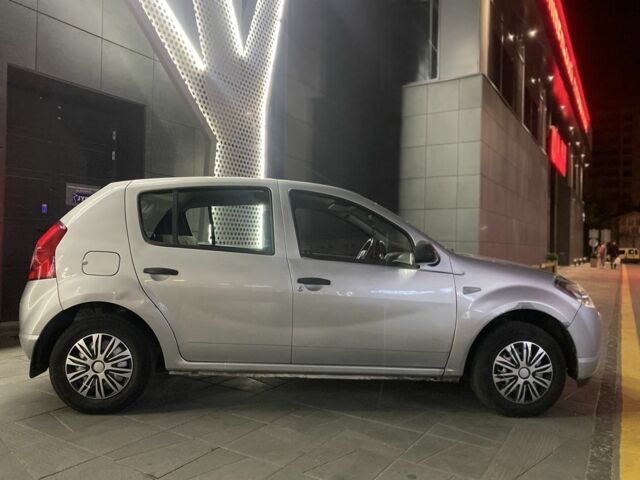 Серый Рено Сандеро, объемом двигателя 1.4 л и пробегом 312 тыс. км за 3500 $, фото 6 на Automoto.ua