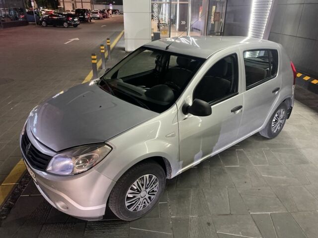 Серый Рено Сандеро, объемом двигателя 1.4 л и пробегом 312 тыс. км за 3500 $, фото 4 на Automoto.ua