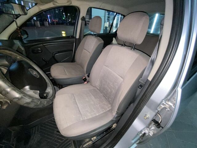 Серый Рено Сандеро, объемом двигателя 1.4 л и пробегом 312 тыс. км за 3500 $, фото 15 на Automoto.ua