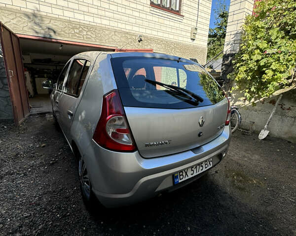 Серый Рено Сандеро, объемом двигателя 1.39 л и пробегом 312 тыс. км за 3300 $, фото 4 на Automoto.ua