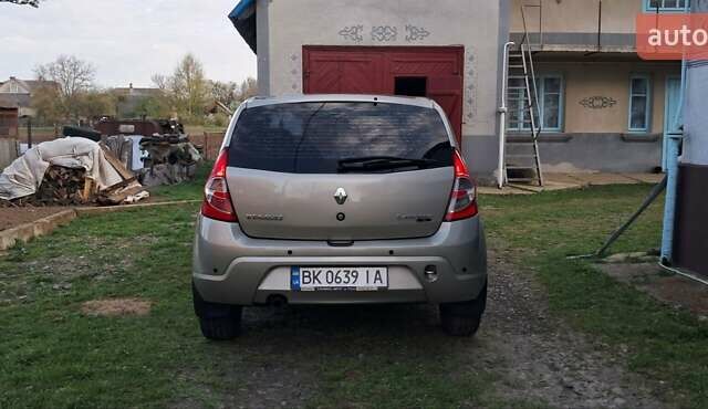Серый Рено Сандеро, объемом двигателя 1.39 л и пробегом 174 тыс. км за 5500 $, фото 8 на Automoto.ua
