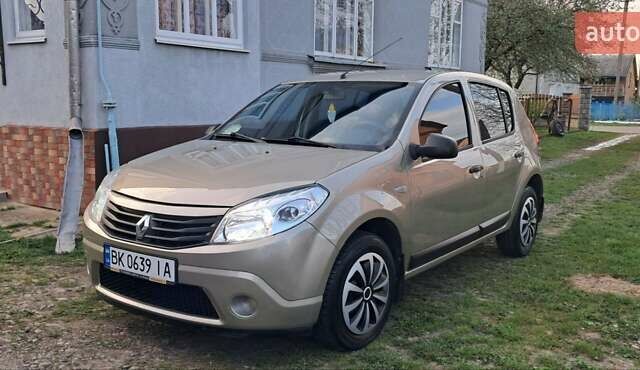 Серый Рено Сандеро, объемом двигателя 1.39 л и пробегом 174 тыс. км за 5500 $, фото 5 на Automoto.ua
