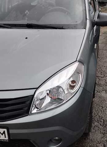 Сірий Рено Сандеро, об'ємом двигуна 1.39 л та пробігом 70 тис. км за 6800 $, фото 3 на Automoto.ua