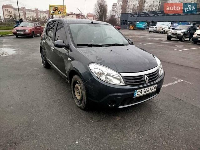 Серый Рено Сандеро, объемом двигателя 1.39 л и пробегом 318 тыс. км за 4300 $, фото 1 на Automoto.ua