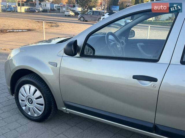 Серый Рено Сандеро, объемом двигателя 1.39 л и пробегом 200 тыс. км за 3900 $, фото 28 на Automoto.ua