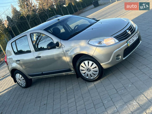 Серый Рено Сандеро, объемом двигателя 1.39 л и пробегом 200 тыс. км за 3900 $, фото 7 на Automoto.ua