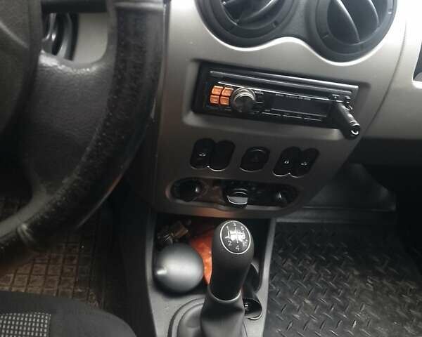 Сірий Рено Сандеро, об'ємом двигуна 1.39 л та пробігом 179 тис. км за 5200 $, фото 1 на Automoto.ua